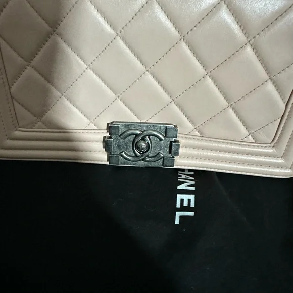 Grained Calfskin Quilted Small Boy Flapped Dusty Pink Chanel. - Picture 4 of 13